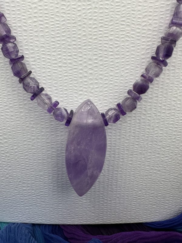 Produktbild Halskette Amethyst mit Navette Amethyst Anhänger - Detail Anhänger frontal
