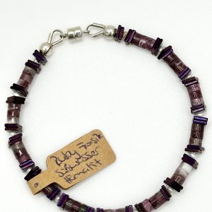 Ruby Forsite mit Süßwasserperlen Armband