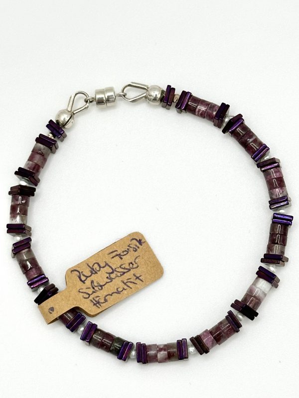 Ruby Forsite mit Süßwasserperlen Armband