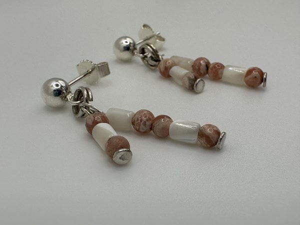 Rhodochrosit mit Perlmutt Ohrstecker – Bild 3