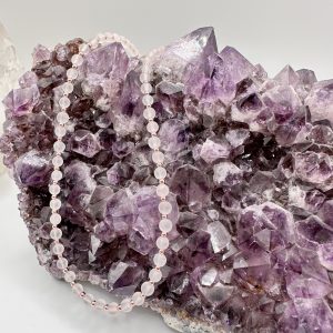 Rosenquarzkette matt mit Hämatit