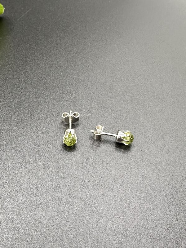 Peridot Ohrstecker – Bild 2