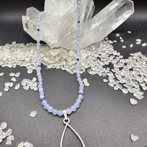 Chalcedonkette (AA-Qualität) mit Lotus Anhänger (Silber 925)