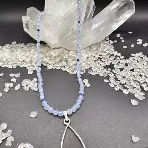 Chalcedonkette (AA-Qualität) mit Lotus Anhänger (Silber 925)