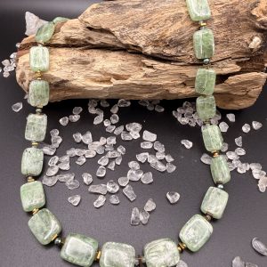 Disthen mit grünem Aventurin und Hämatit Kette